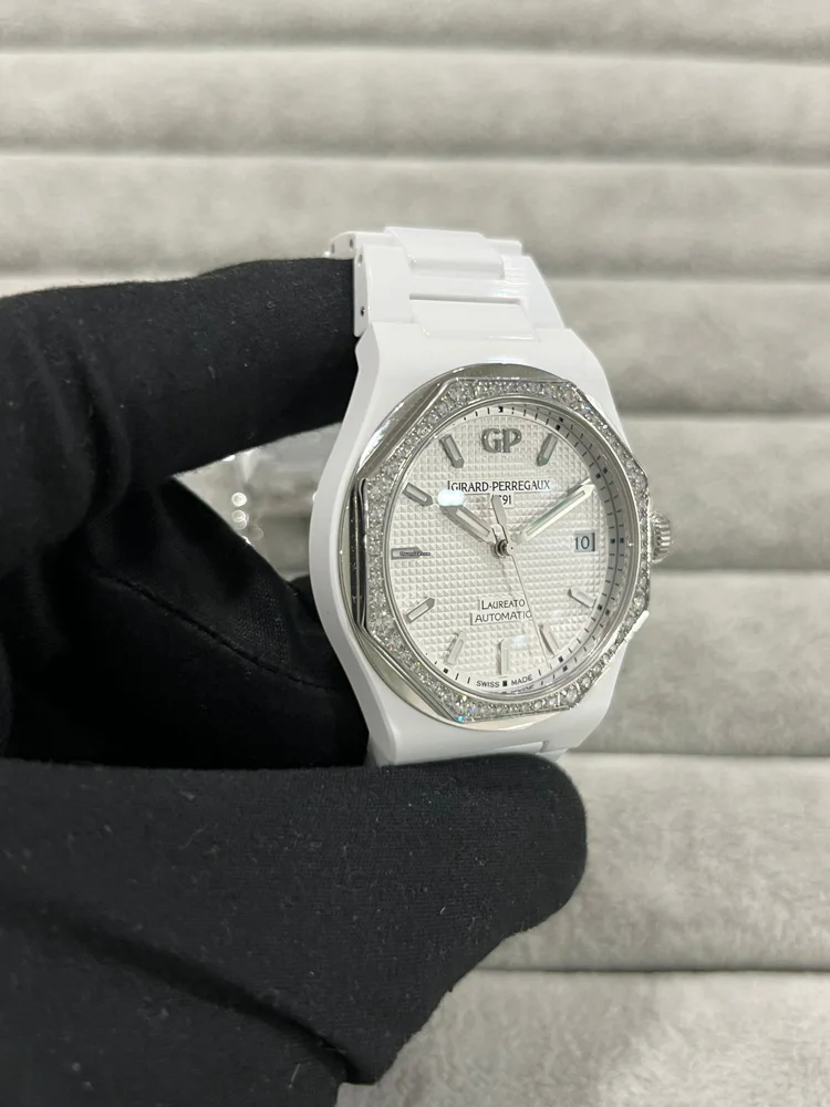Girard Perregaux Laureato Ceramic Diamond